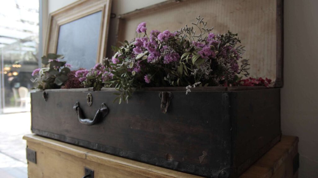 maleta-vieja-decoracion-dekinsa