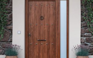 puerta-acorazada-rústica-de-nogal
